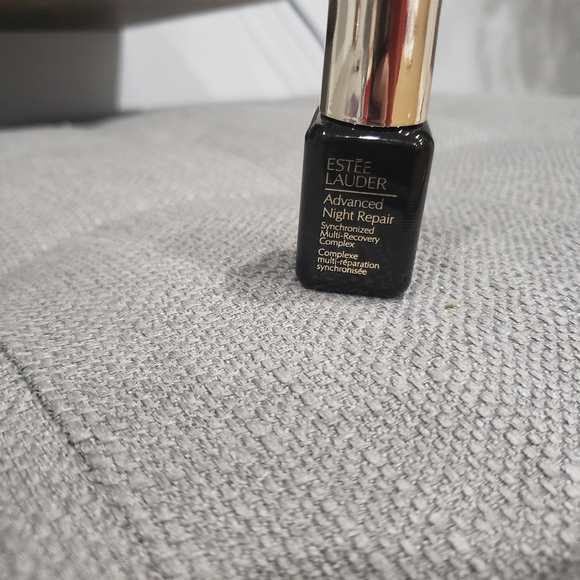 Estee lauder travel size serums. - Picture 3 of 4
